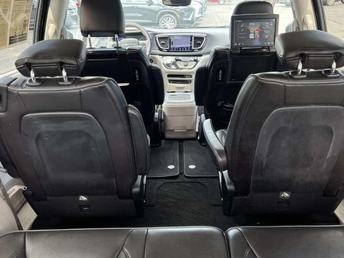 Used 2020 Chrysler Pacifica Limited FWD image 13