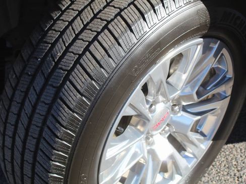 Used 2021 GMC Yukon Denali w/ Advanced Technology Package image 16