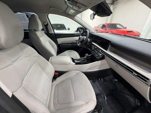 Used 2025 Hyundai Tucson SE AWD/4WD image 21