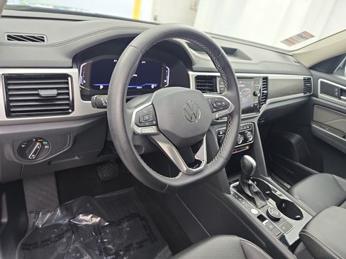 Certified 2023 Volkswagen Atlas SE w/ Panoramic Sunroof Package AWD/4WD image 17