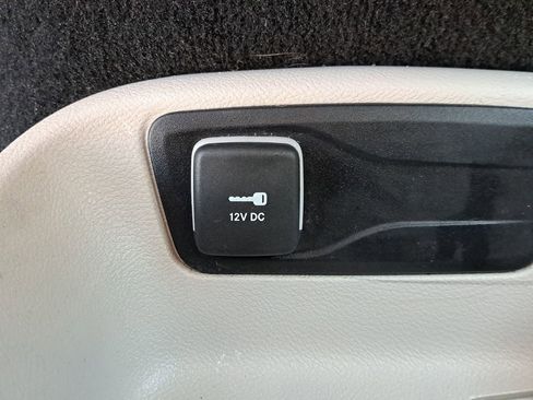 Used 2024 Chrysler Pacifica Touring-L image 25