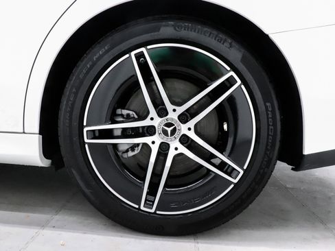 Used 2025 Mercedes-Benz E 350 4MATIC Sedan image 7