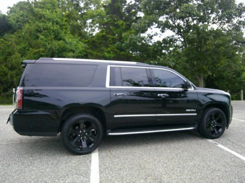 Used 2019 GMC Yukon XL Denali AWD/4WD image 5