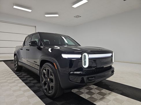 Used 2025 Rivian R1T Adventure image 7