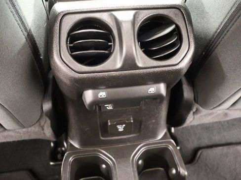 Used 2023 Jeep Gladiator Sport AWD/4WD image 29