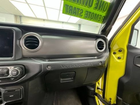 Used 2023 Jeep Wrangler Unlimited Rubicon 4xe w/ Cold Weather Group AWD/4WD image 10