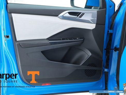 Used 2025 Volkswagen Taos SEL image 18