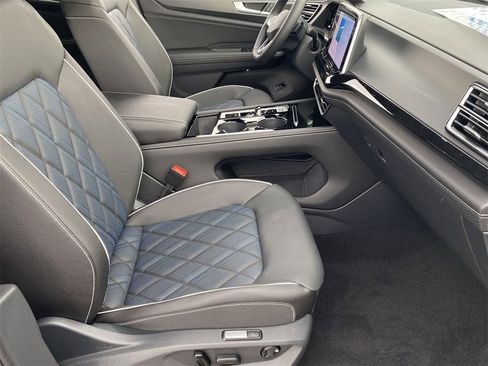 New 2026 Volkswagen Atlas Cross Sport SEL Premium R-Line image 8