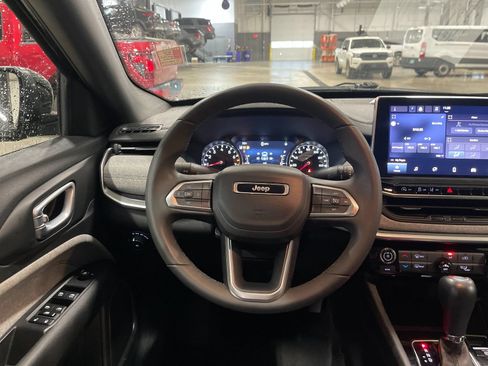 Used 2024 Jeep Compass Latitude AWD/4WD image 16
