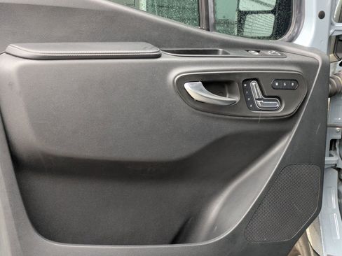 Used 2022 Mercedes-Benz Sprinter 2500 image 11