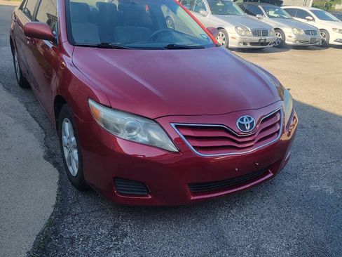 Used 2010 Toyota Camry LE FWD image 5