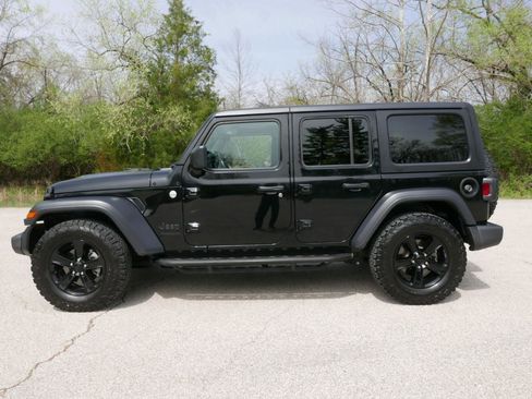 Used 2020 Jeep Wrangler Unlimited Sport AWD/4WD image 2