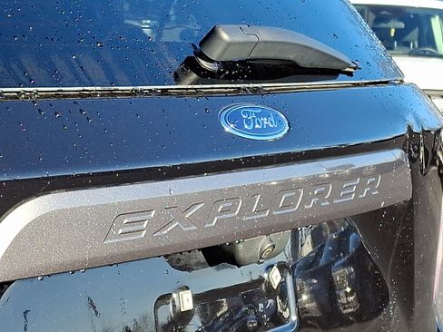 Certified 2022 Ford Explorer XLT w/ Equipment Group 202A image 29