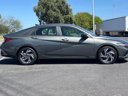 Used 2025 Hyundai Elantra Sport FWD image 3