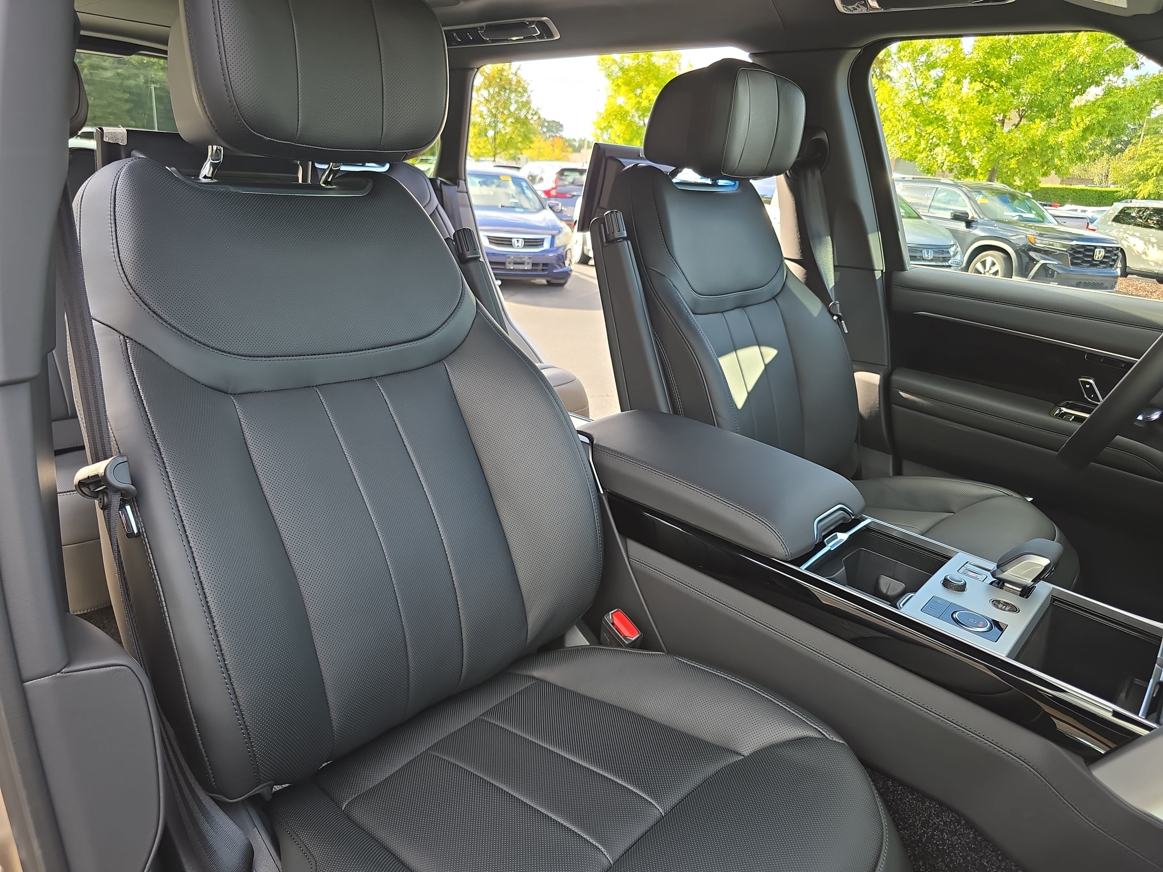 New 2027 Land Rover Range Rover Long Wheelbase Autobiography AWD/4WD image 10