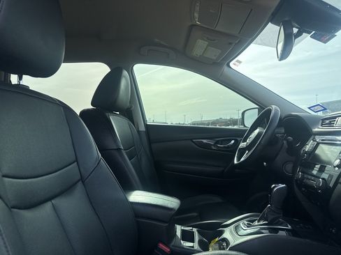 Used 2020 Nissan Rogue SL image 11