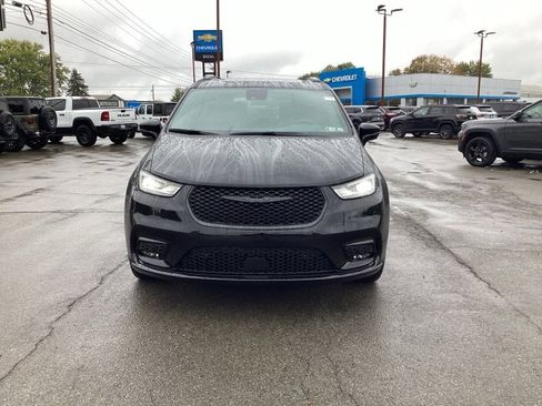 New 2026 Chrysler Pacifica Limited w/ S Appearance Package image 2