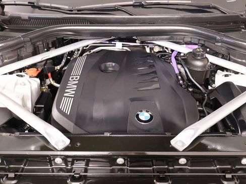 Used 2024 BMW X5 xDrive40i w/ M Sport Package image 21