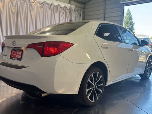 Used 2018 Toyota Corolla SE w/ Carpet Mat Package (TMS) FWD image 3