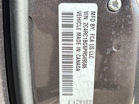 Used 2023 Chrysler Pacifica Touring-L FWD image 31