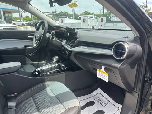 New 2026 Chevrolet Trax LT w/ Midnight Edition FWD image 32