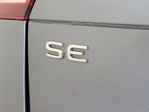 Used 2023 Volkswagen Tiguan SE FWD image 8