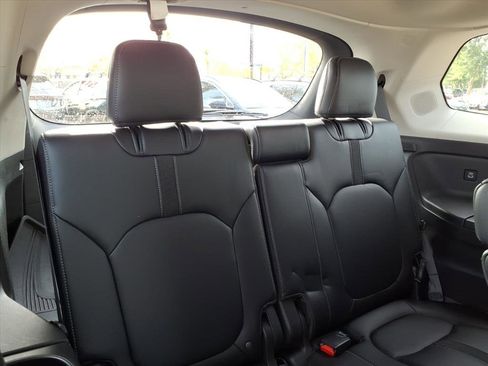 Used 2023 Honda Pilot Touring image 15