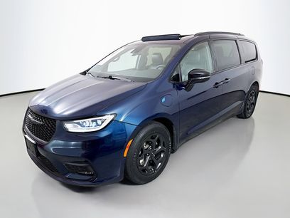 Used 2024 Chrysler Pacifica Premium