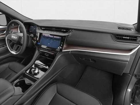 New 2026 Jeep Grand Cherokee Limited image 11