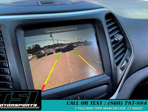 Used 2017 Jeep Cherokee Overland AWD/4WD image 21