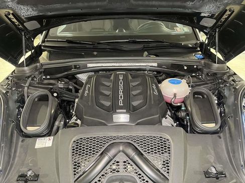 Certified 2018 Porsche Macan Turbo image 23