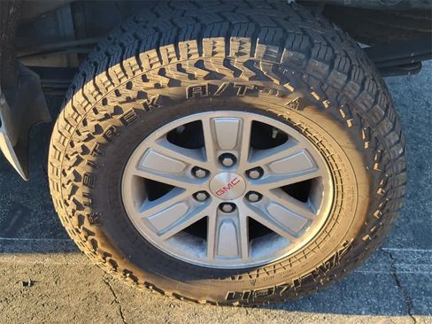 Used 2017 GMC Sierra 1500 SLE w/ SLE Value Package image 4