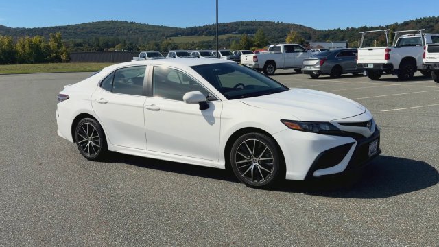 Used 2024 Toyota Camry SE w/ Cold Weather Package AWD/4WD image 2
