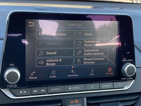 Used 2025 Nissan Altima 2.5 SV image 17