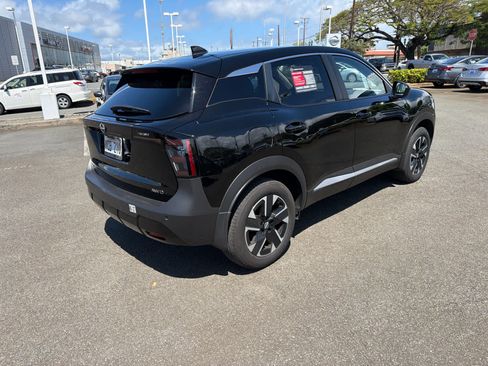 Used 2025 Nissan Kicks SV AWD/4WD image 3