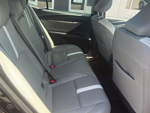 Used 2025 Toyota Camry SE image 7