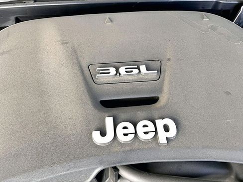 Certified 2021 Jeep Wrangler Unlimited Sahara image 35