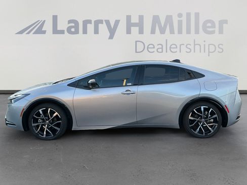 Used 2024 Toyota Prius Prime Premium image 2