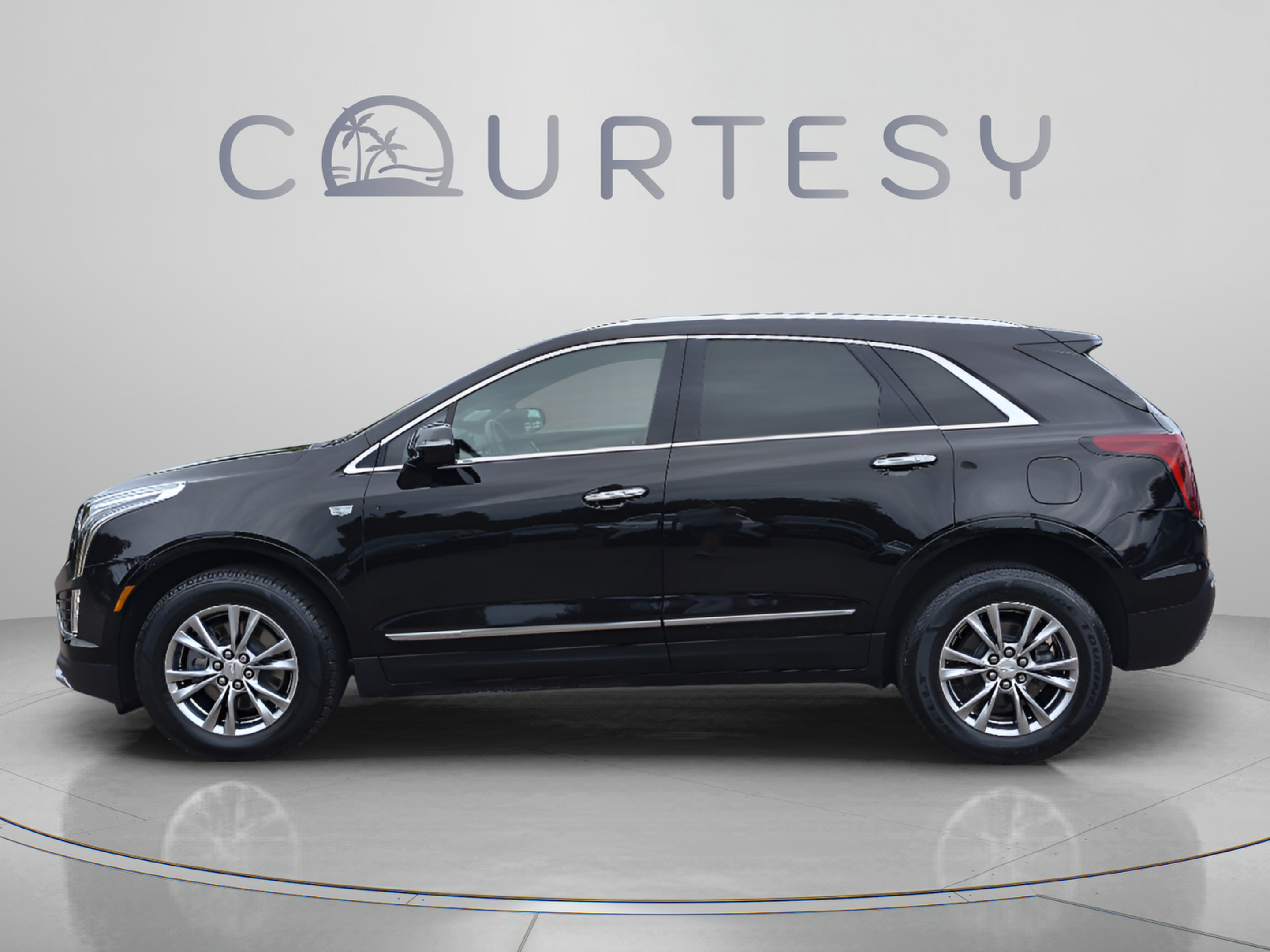 Used 2020 Cadillac XT5 Premium Luxury FWD image 2