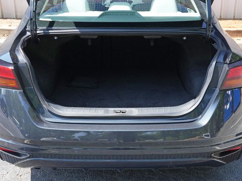 Used 2022 Nissan Altima 2.5 SV FWD image 9