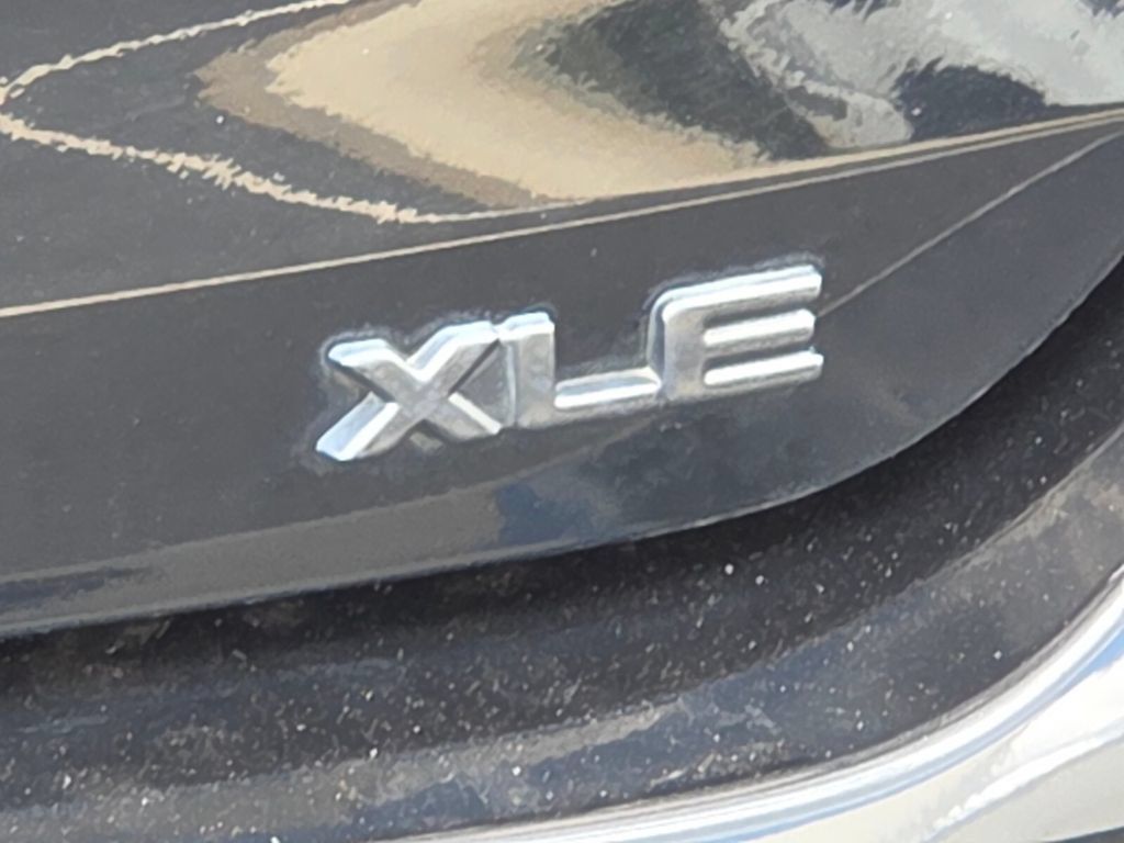 Used 2022 Toyota Highlander XLE FWD image 16