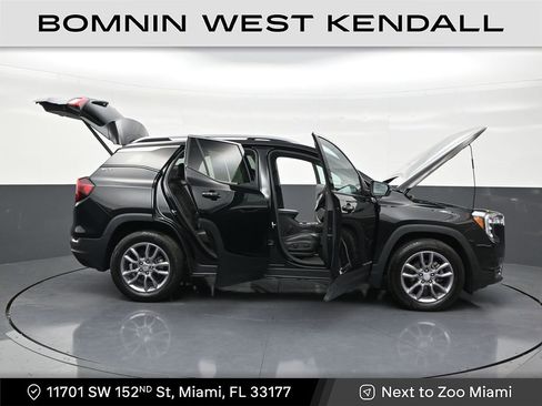Used 2022 GMC Terrain SLT w/ Tech Package image 30