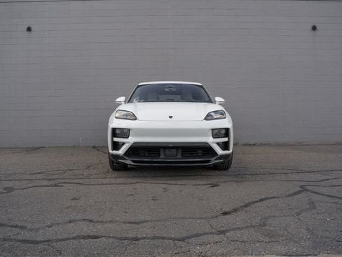Certified 2024 Porsche Macan Turbo Electric AWD/4WD image 10
