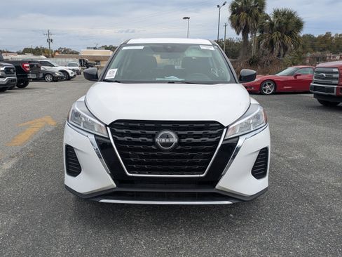 Used 2023 Nissan Kicks S image 9
