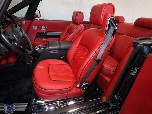 Used 2017 Rolls-Royce Phantom Drophead Coupe RWD image 17