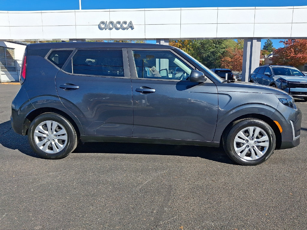 Used 2023 Kia Soul LX FWD image 11