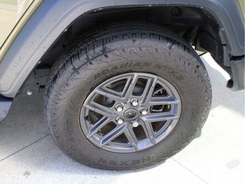 Used 2025 Jeep Wrangler Unlimited Sport AWD/4WD image 13