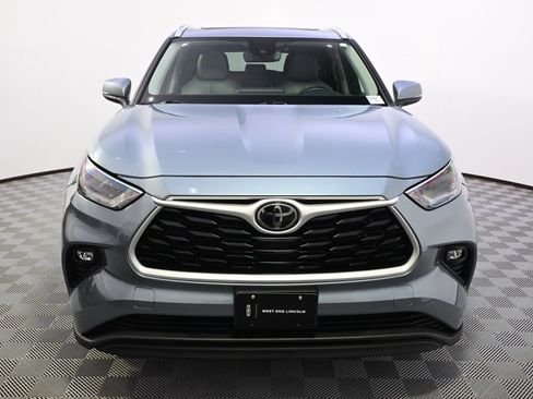 Used 2021 Toyota Highlander XLE AWD/4WD image 10