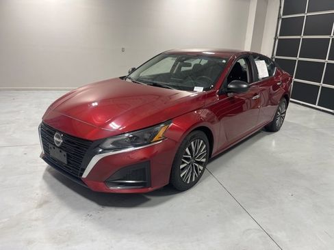 Used 2024 Nissan Altima 2.5 SV image 3