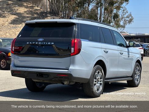 Used 2025 Ford Expedition Active AWD/4WD image 6